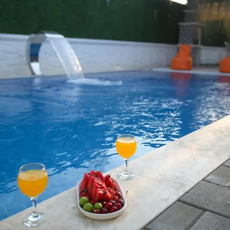 Talia Villalari Villa